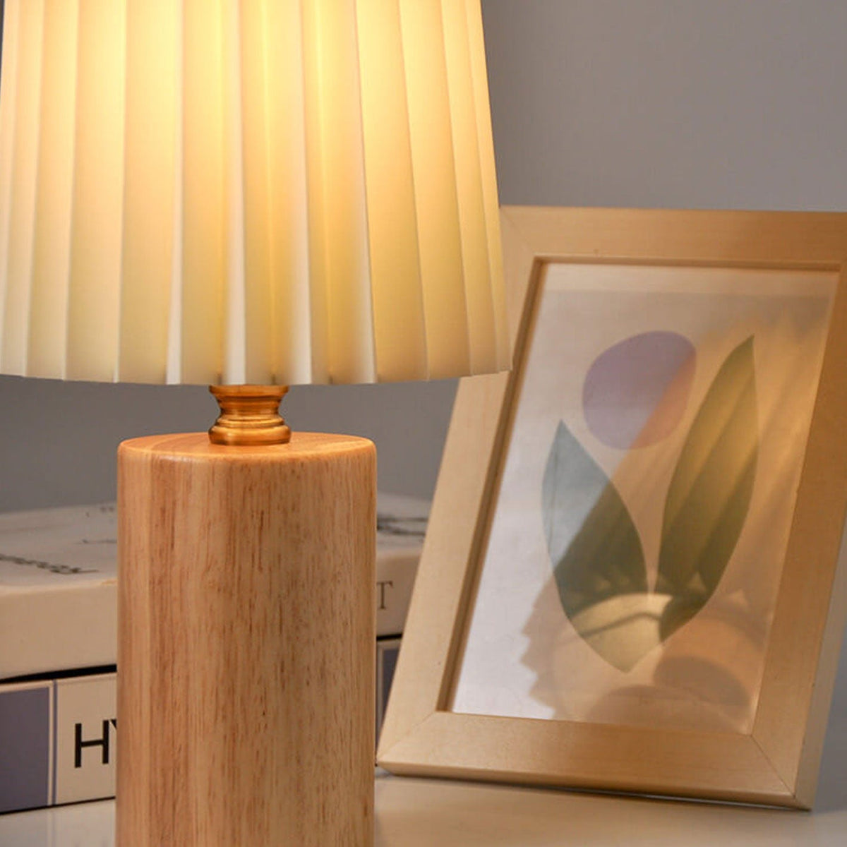 Colonna | Pleated Shade Table Lamp with Solid Wood Base, Vintage Bedside Lamp in Walnut or Natural Wood