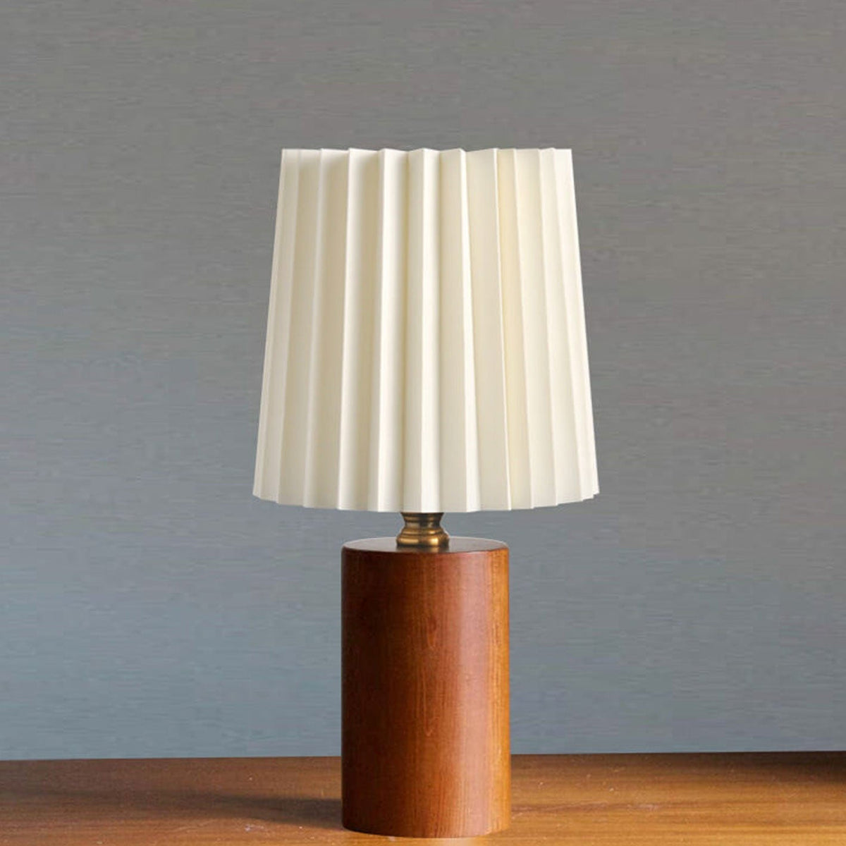 Colonna | Pleated Shade Table Lamp with Solid Wood Base, Vintage Bedside Lamp in Walnut or Natural Wood
