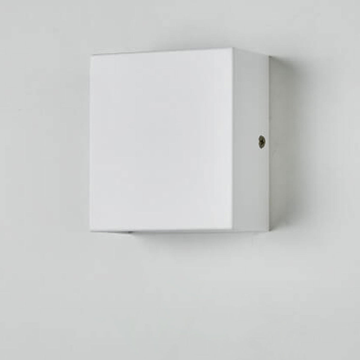 Guardia | Compact Aluminum LED Wall Light with Optional Motion Sensor, Modern Exterior Sconce for Porch