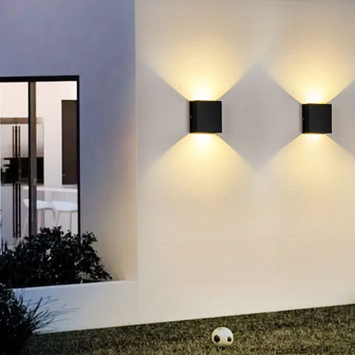 Guardia | Compact Aluminum LED Wall Light with Optional Motion Sensor, Modern Exterior Sconce for Porch