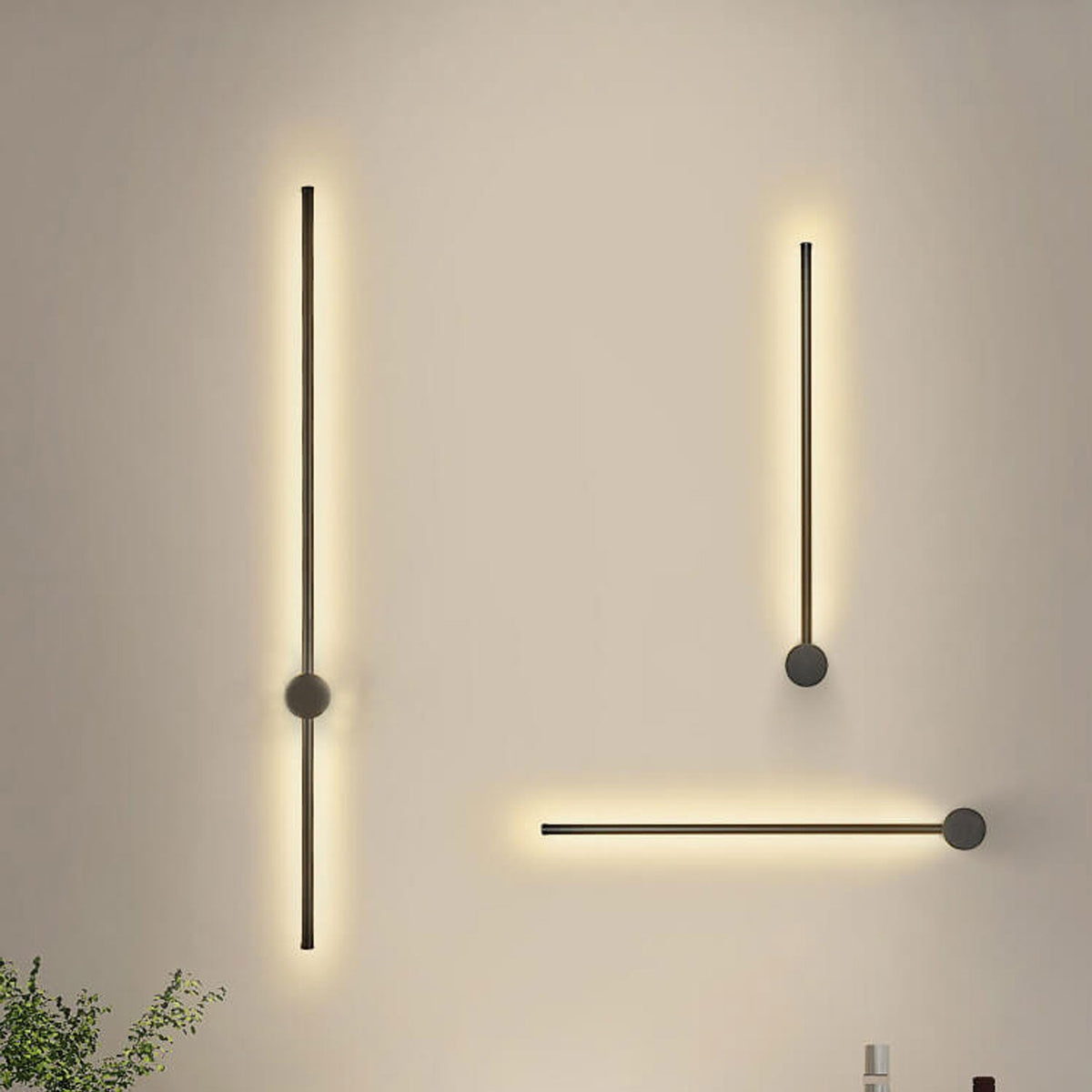 Filo | Slim Aluminum LED Wall Sconce Strip, Modern Linear Wall Light in Black or Gold for Bedroom and Hallway