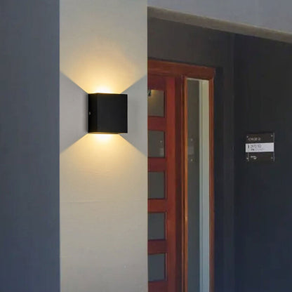 Guardia | Compact Aluminum LED Wall Light with Optional Motion Sensor, Modern Exterior Sconce for Porch