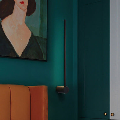 Filo | Slim Aluminum LED Wall Sconce Strip, Modern Linear Wall Light in Black or Gold for Bedroom and Hallway