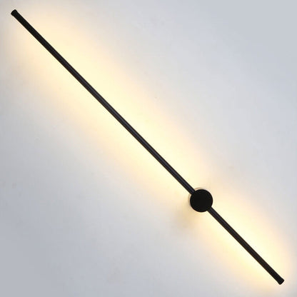 Filo | Slim Aluminum LED Wall Sconce Strip, Modern Linear Wall Light in Black or Gold for Bedroom and Hallway